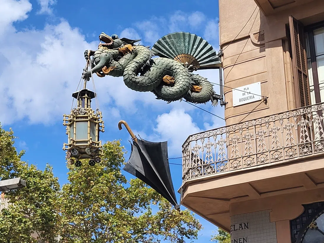 Casa Bruno Quadros (Casa dels Paraigües), Barcelona