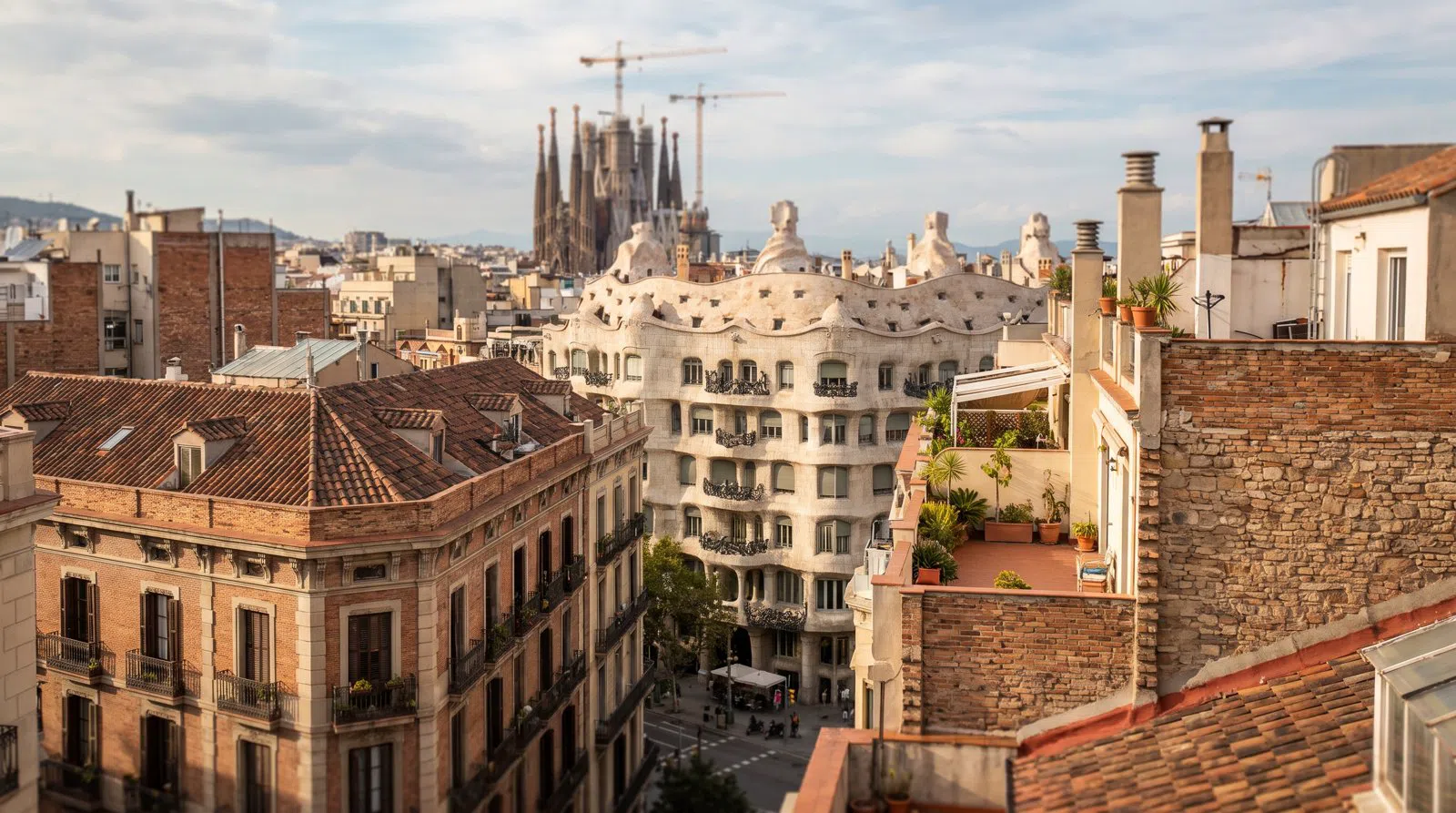 Eixample, Barcelona: donde Gaudí se encuentra con la mesa nocturna