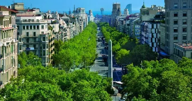 Barcelona's Eixample in October Without the Queues